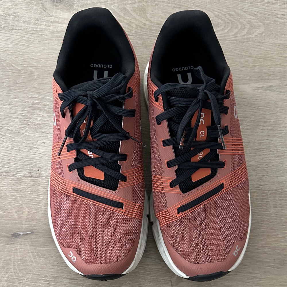 On Running Women’s Cloudgo Size 7.5 Mahogany/Ivory Like New
